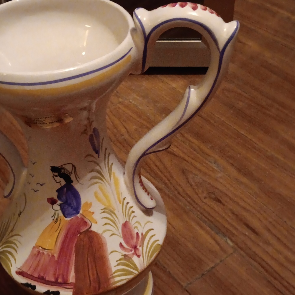 VINTAGE QUIMPER BRETONNE SITTING IN GARDEN VASE - Picture 5 of 12